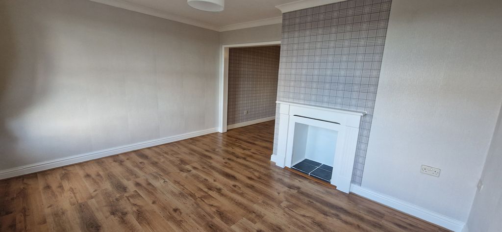 Property photo 3 of 11 Living Room