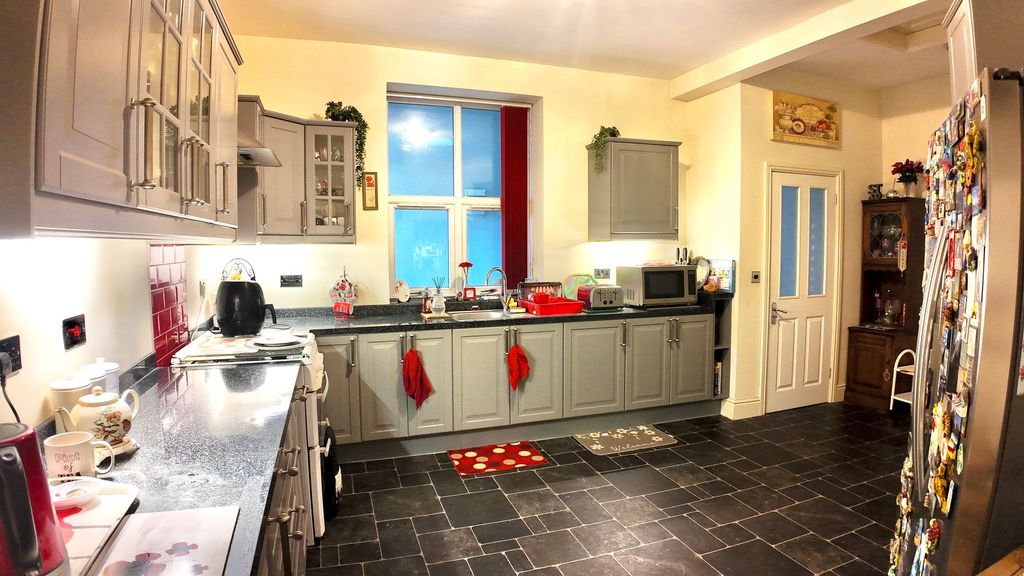 Property photo 3 of 52