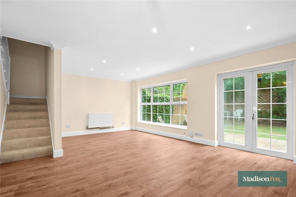 Property photo 3 of 23 Picture No. 09