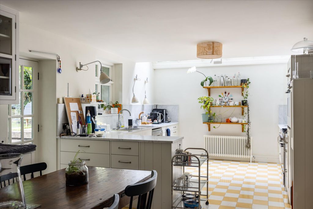 Property photo 2 of 15 Image