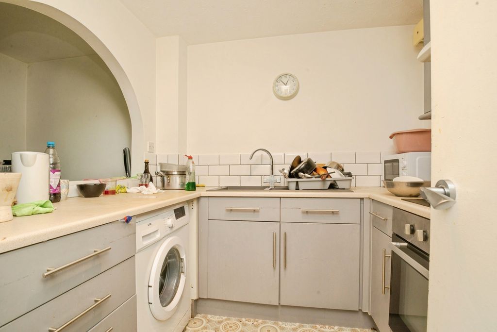 Property photo 2 of 16 Separate Kitchen