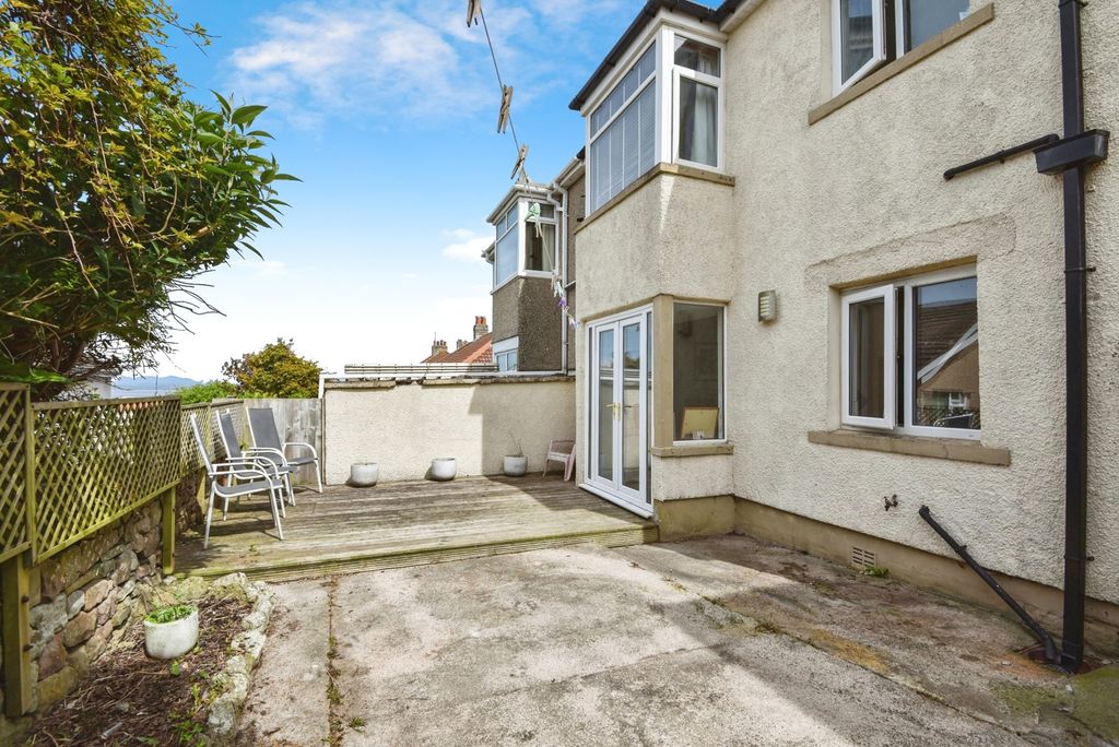 Property photo 2 of 17 Photo
