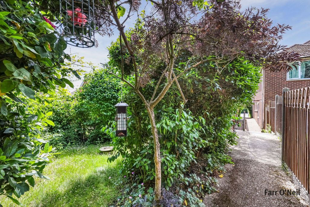 Property photo 2 of 17 Photo 11