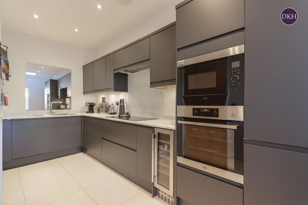 Property photo 2 of 15 Picture No. 16