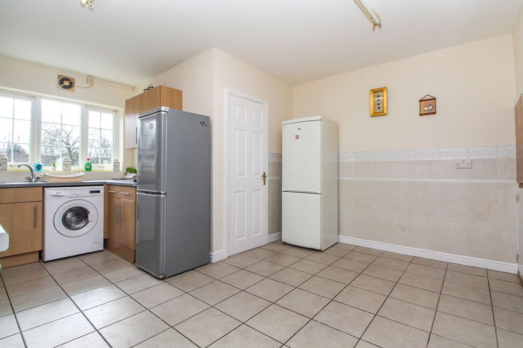 Property photo 3 of 22 Kitchen/Breakfast Room
