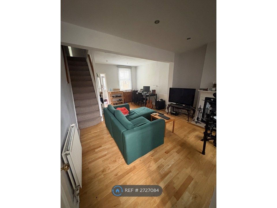 Property photo 1 of 9 Living Room