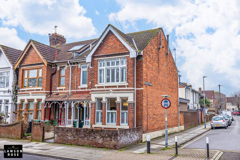 Property photo 1 of 32 .