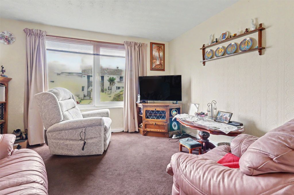 Property photo 3 of 13 3 - Living Room