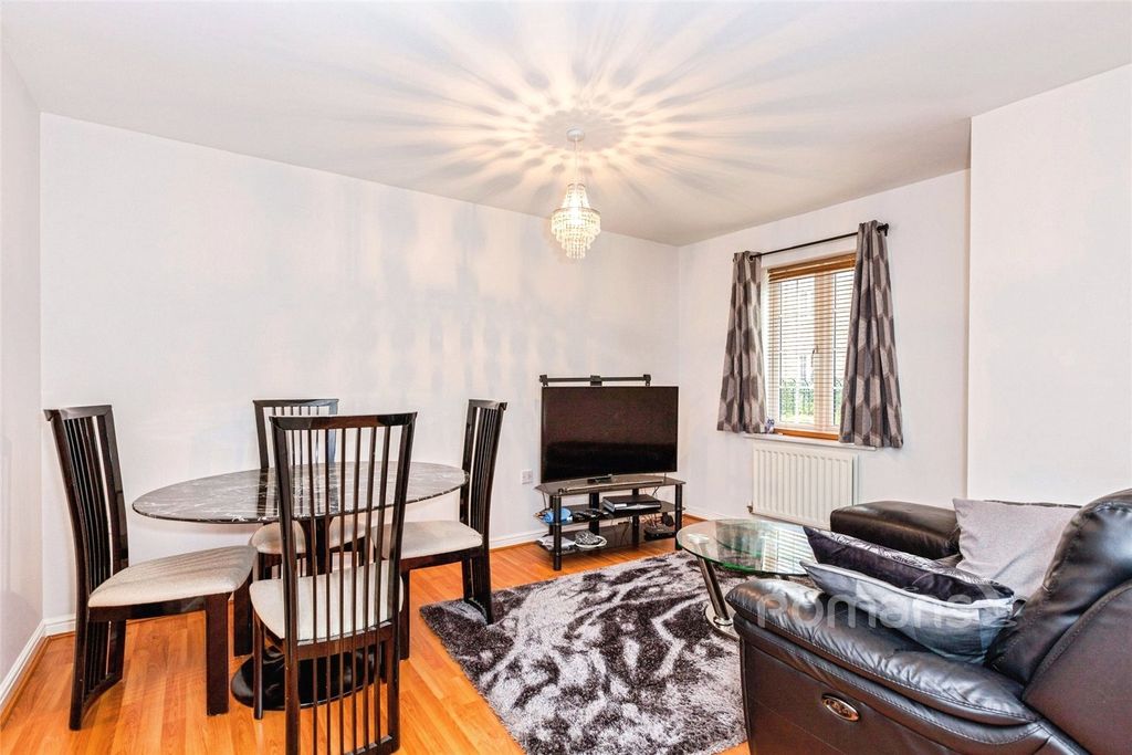 Property photo 2 of 8 Picture No. 18