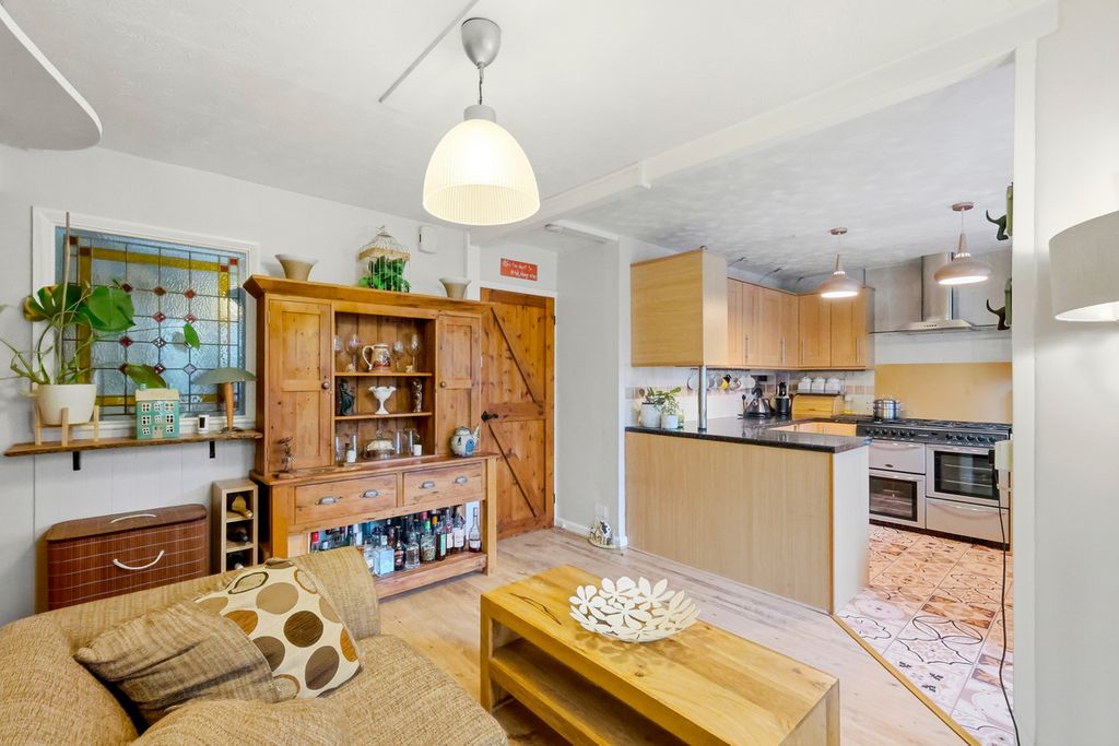 Property photo 3 of 39