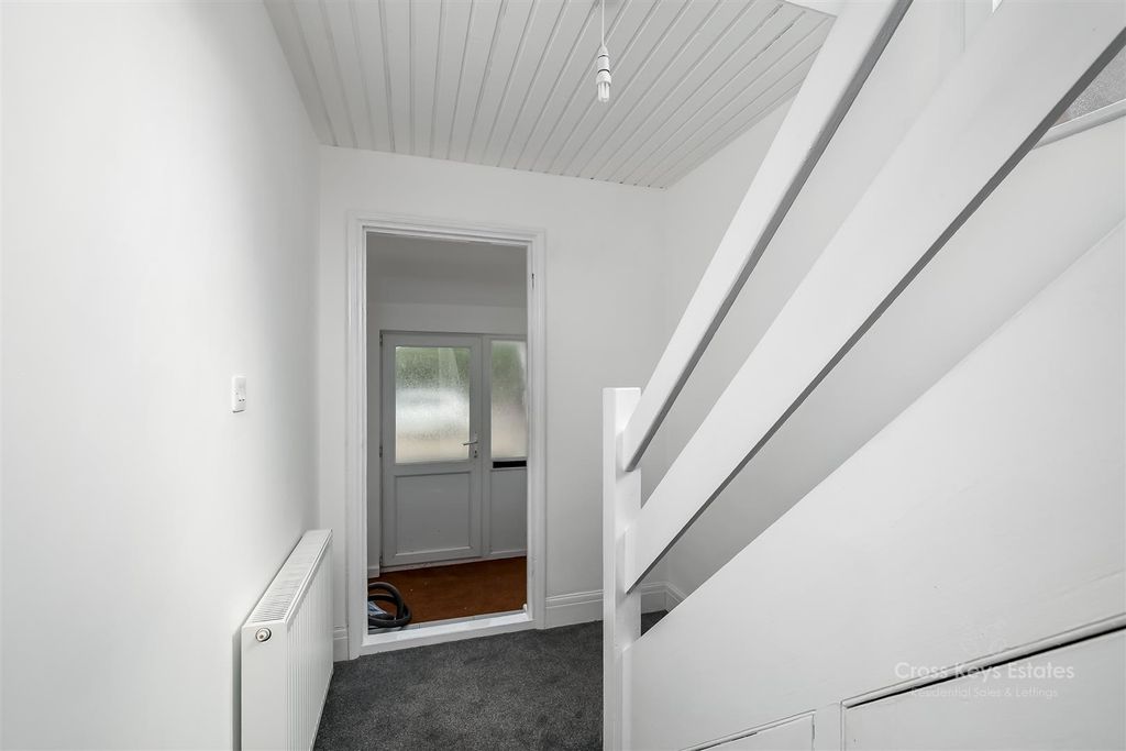 Property photo 2 of 21 Entrance Hallway