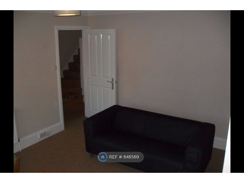 Property photo 2 of 11 Lounge 2