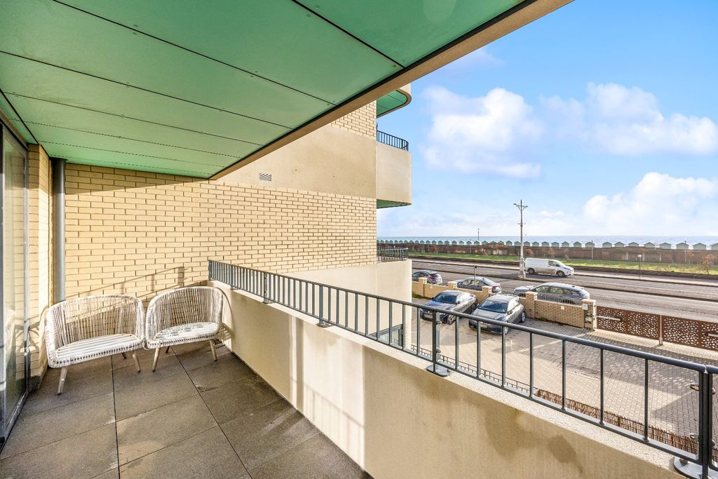 Property photo 3 of 17 4780575