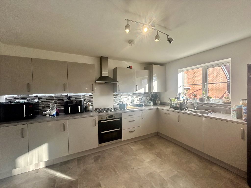 Property photo 3 of 18 Picture No. 28