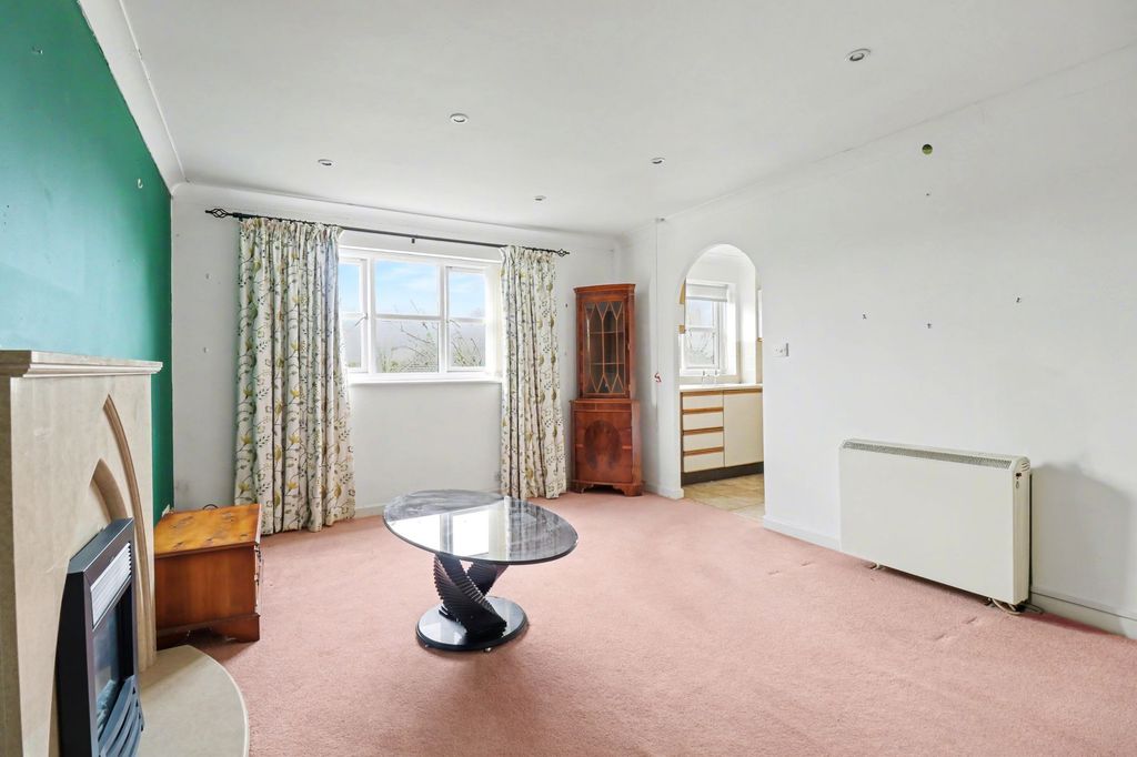 Property photo 3 of 11