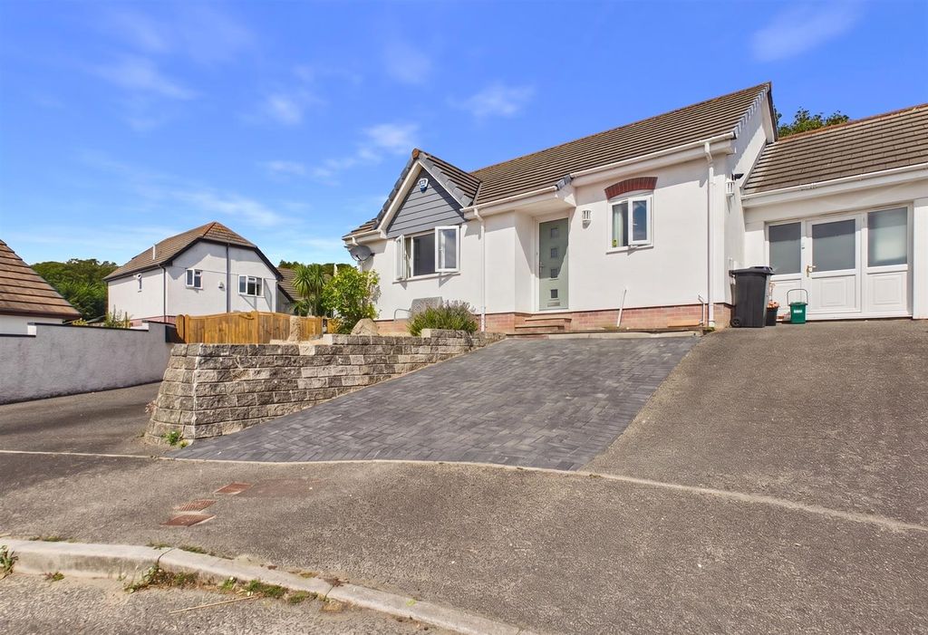Property photo 1 of 17 Front