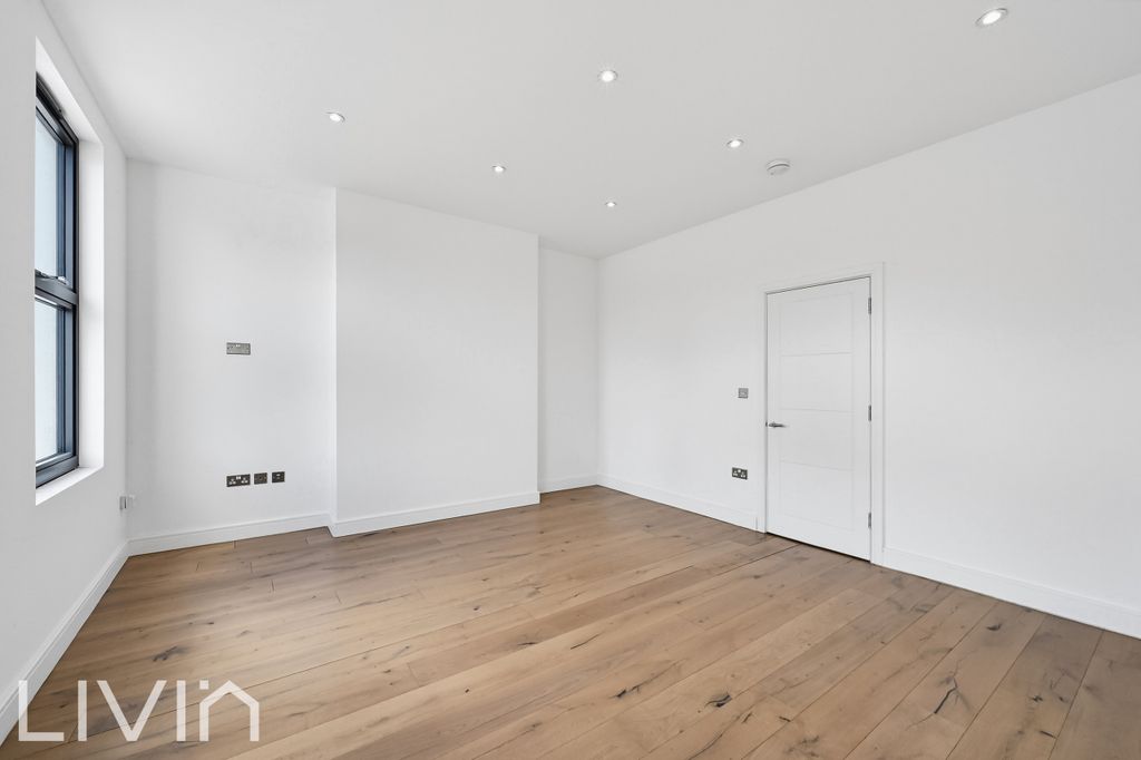 Property photo 2 of 8 2