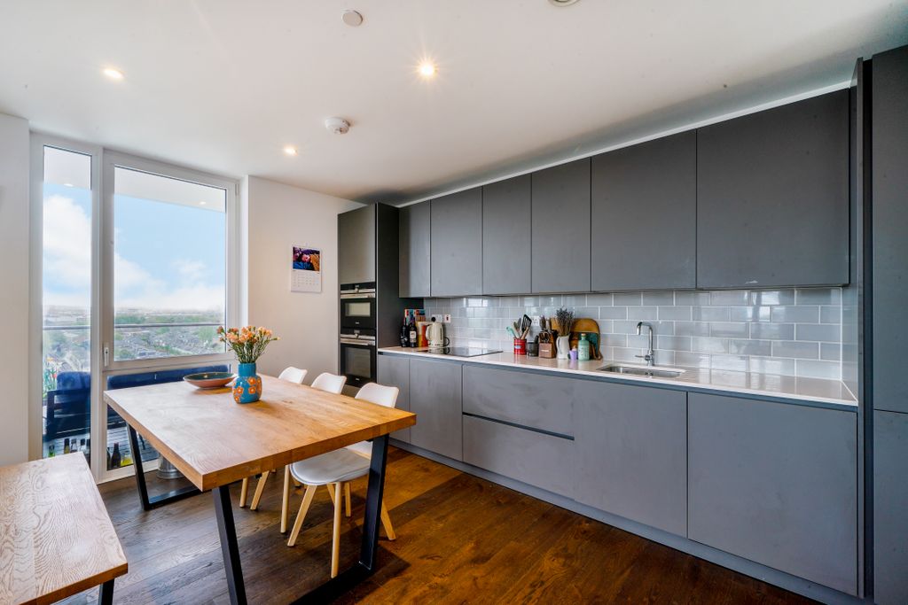 Property photo 2 of 12 Kitchen