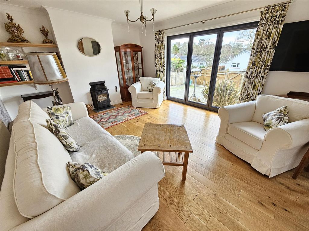 Property photo 2 of 32 Lounge.Jpg