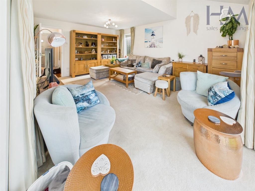 Property photo 3 of 18 Cam05648G0-Pr0016-Still023.Jpg