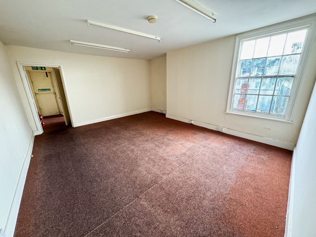 Property photo 3 of 14 Photo 6