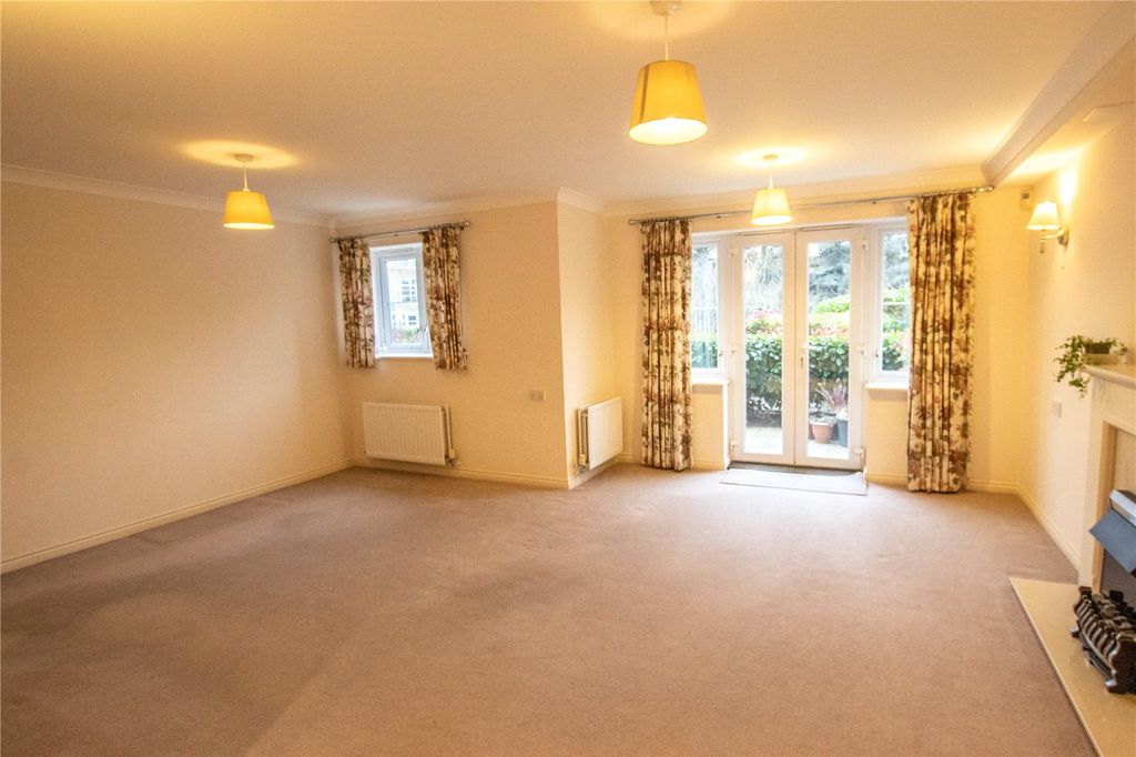 Property photo 2 of 22 Living Room.