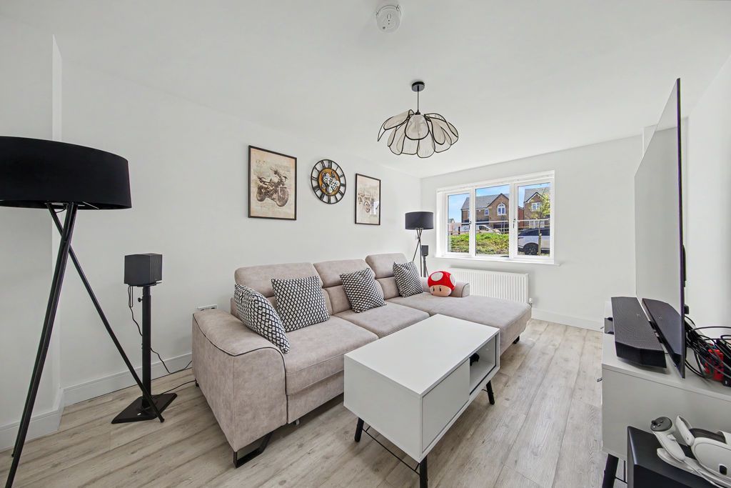 Property photo 3 of 30 Living Room