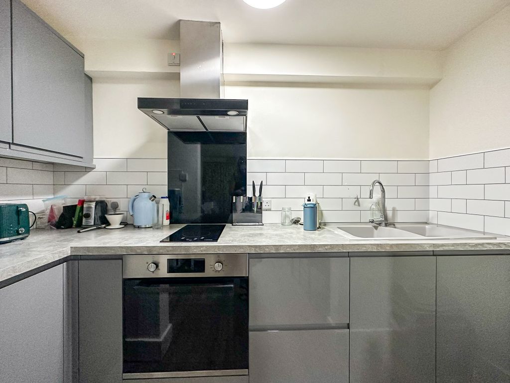 Property photo 3 of 12 Kitchen (1)