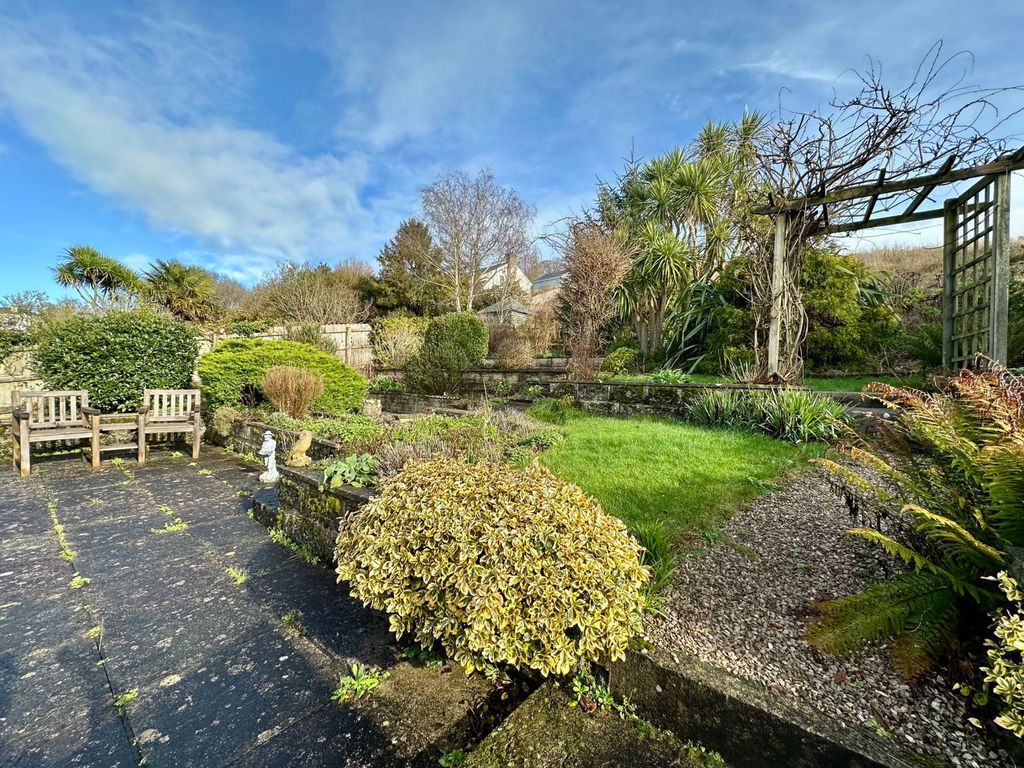 Property photo 2 of 25