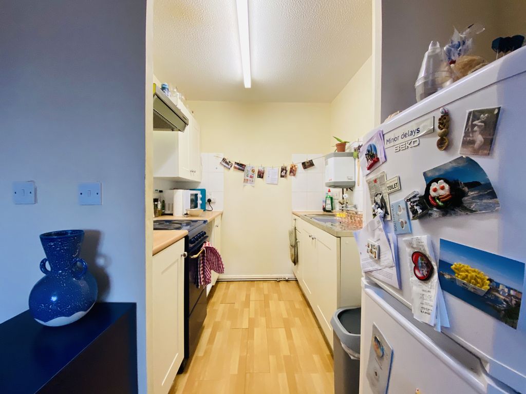Property photo 2 of 5 Kitchen