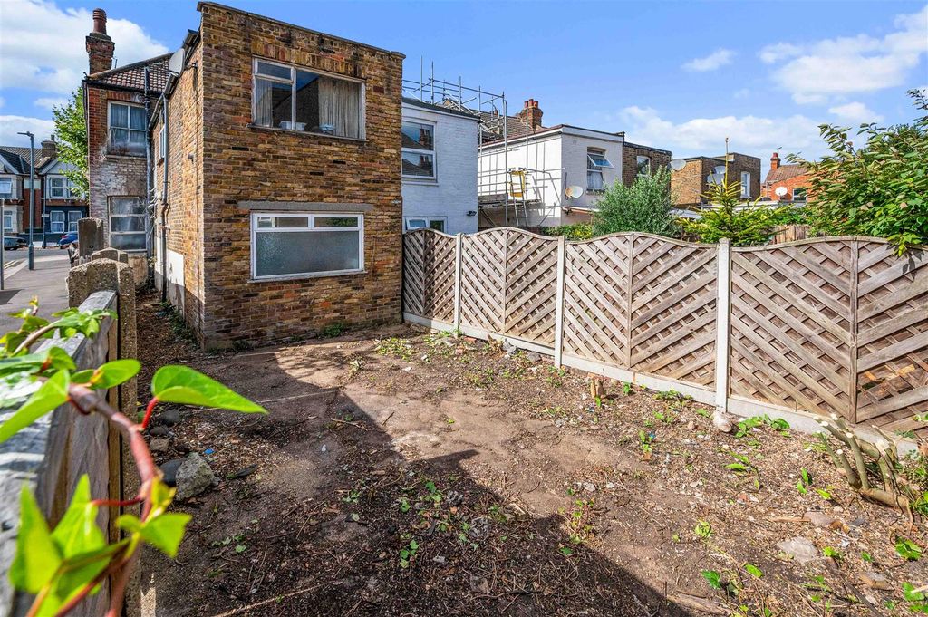 Property photo 2 of 11 Daniels_15 Glynfield Road (Gff & Garden), London,