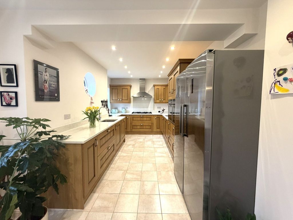 Property photo 3 of 28 Kitchen