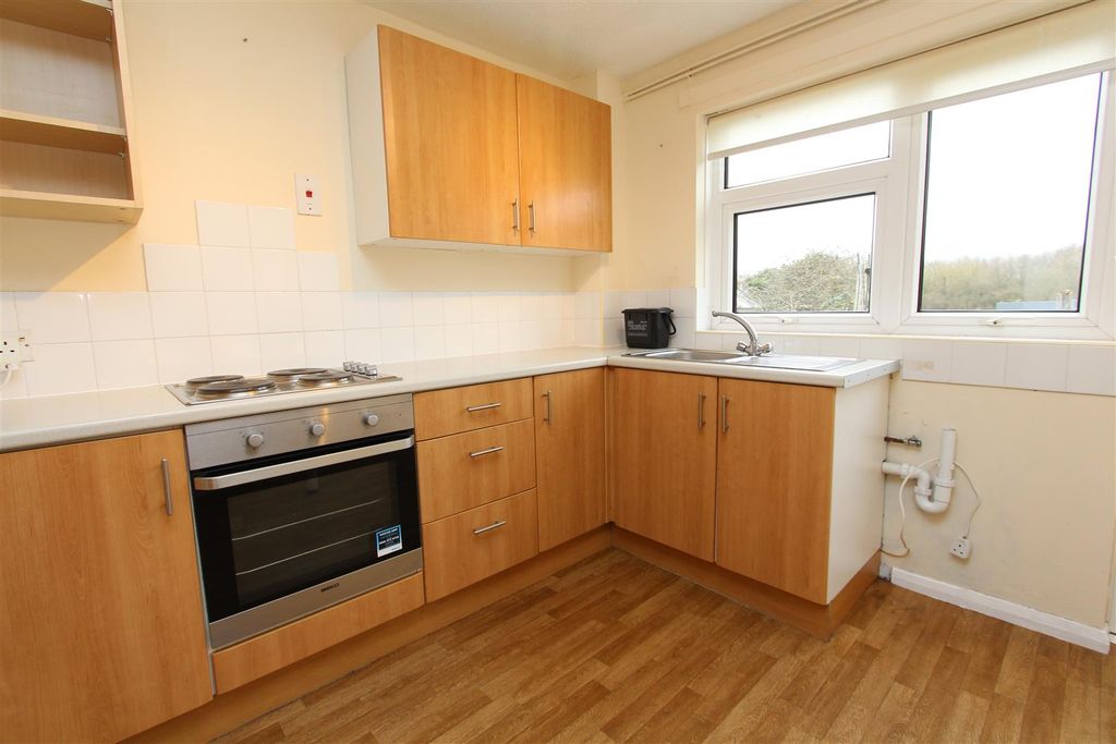 Property photo 2 of 10 Kitchen
