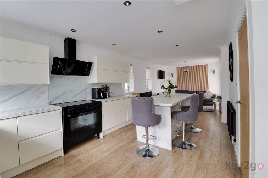 Property photo 3 of 32 Img_1274-Img_1276.Jpg