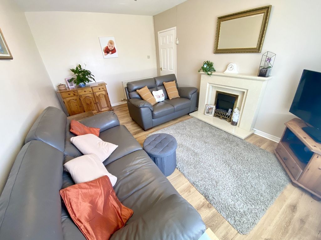 Property photo 2 of 16 Lounge