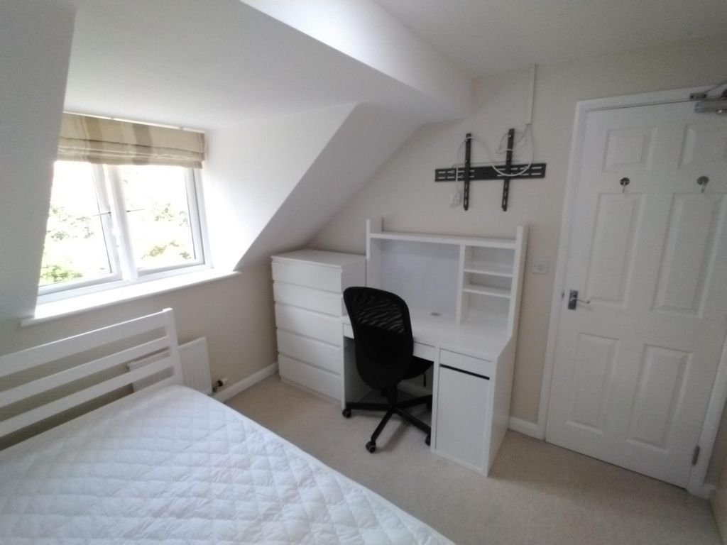 Property photo 3 of 14 (Main)