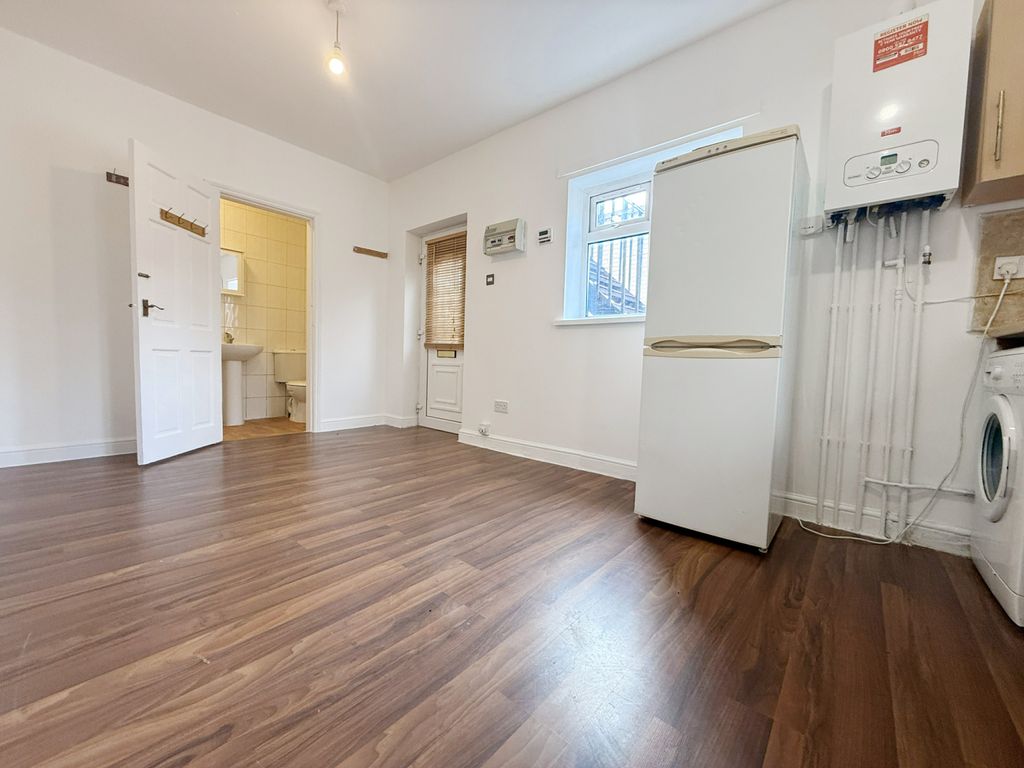 Property photo 2 of 7 Gallery