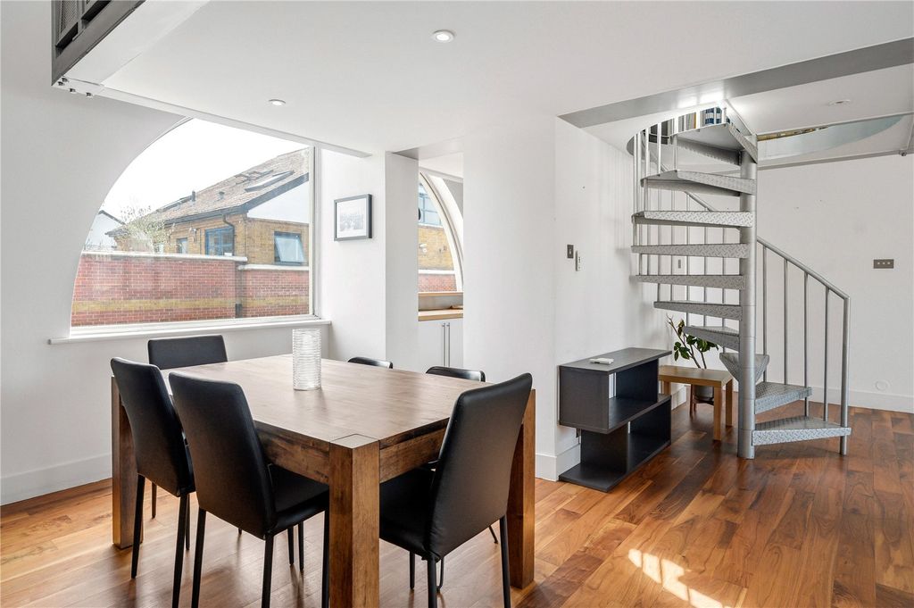 Property photo 3 of 24 Dining Area