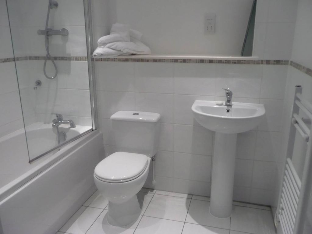 Property photo 3 of 8 Bathroom