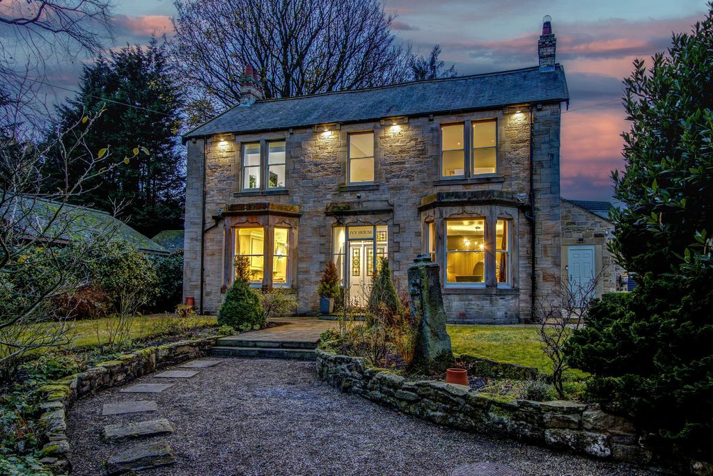 Property photo 1 of 59 Ivy House