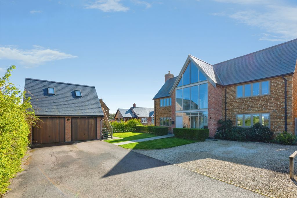 Property photo 1 of 45 Front