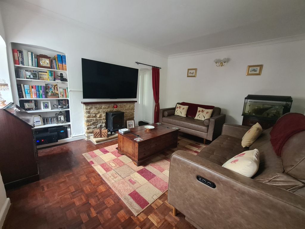 Property photo 3 of 19 Sitting Room