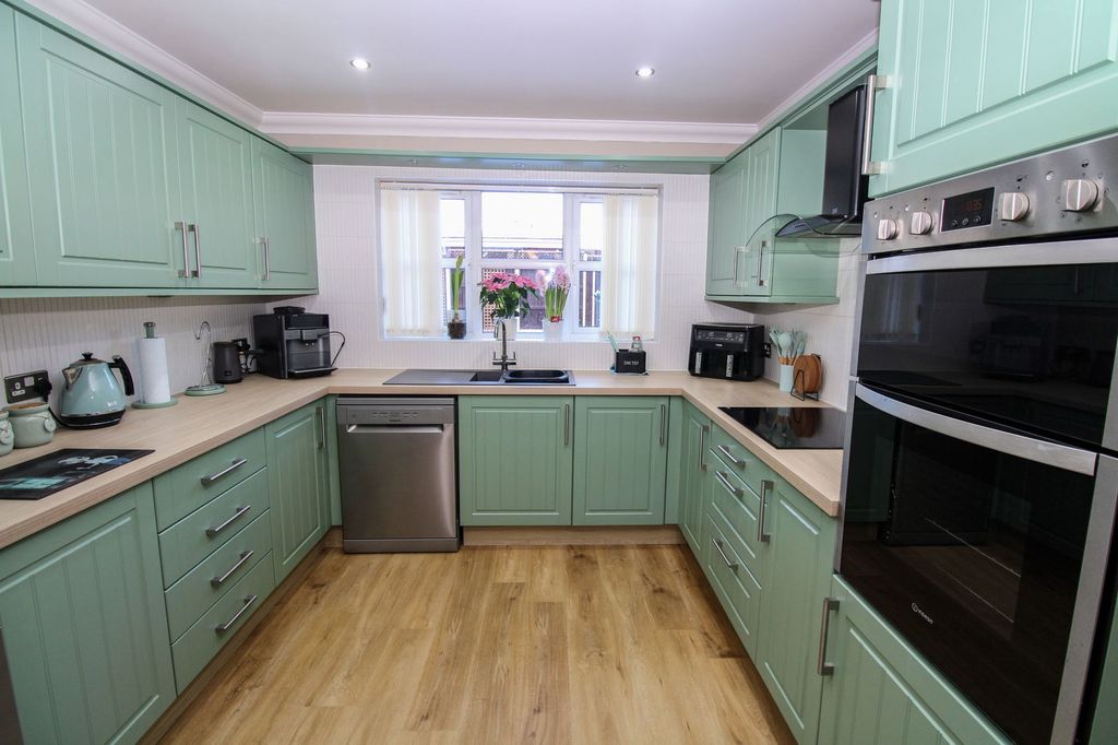 Property photo 3 of 32