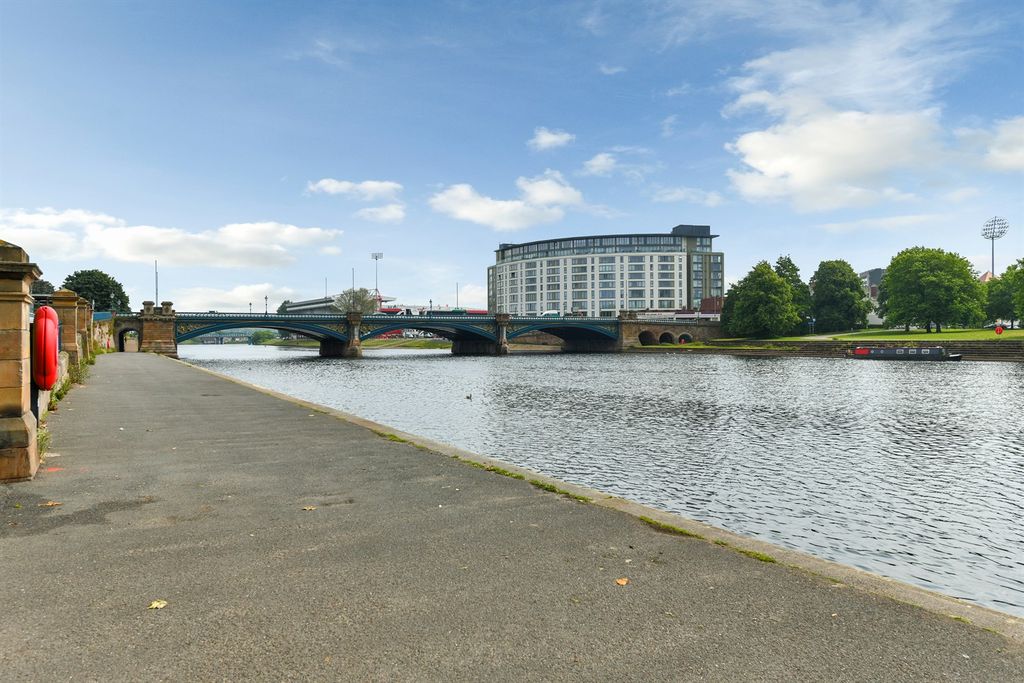 Additional image 49 of 6 bed detached house to rentVictoria Embankment NG2
