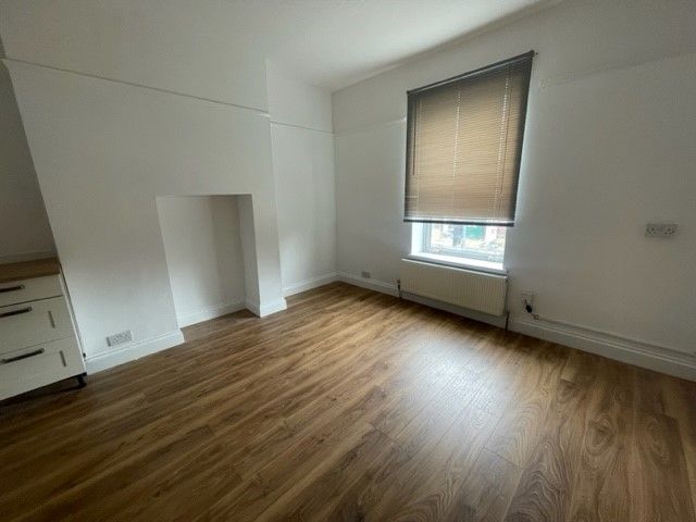Property photo 2 of 4 Bedroom