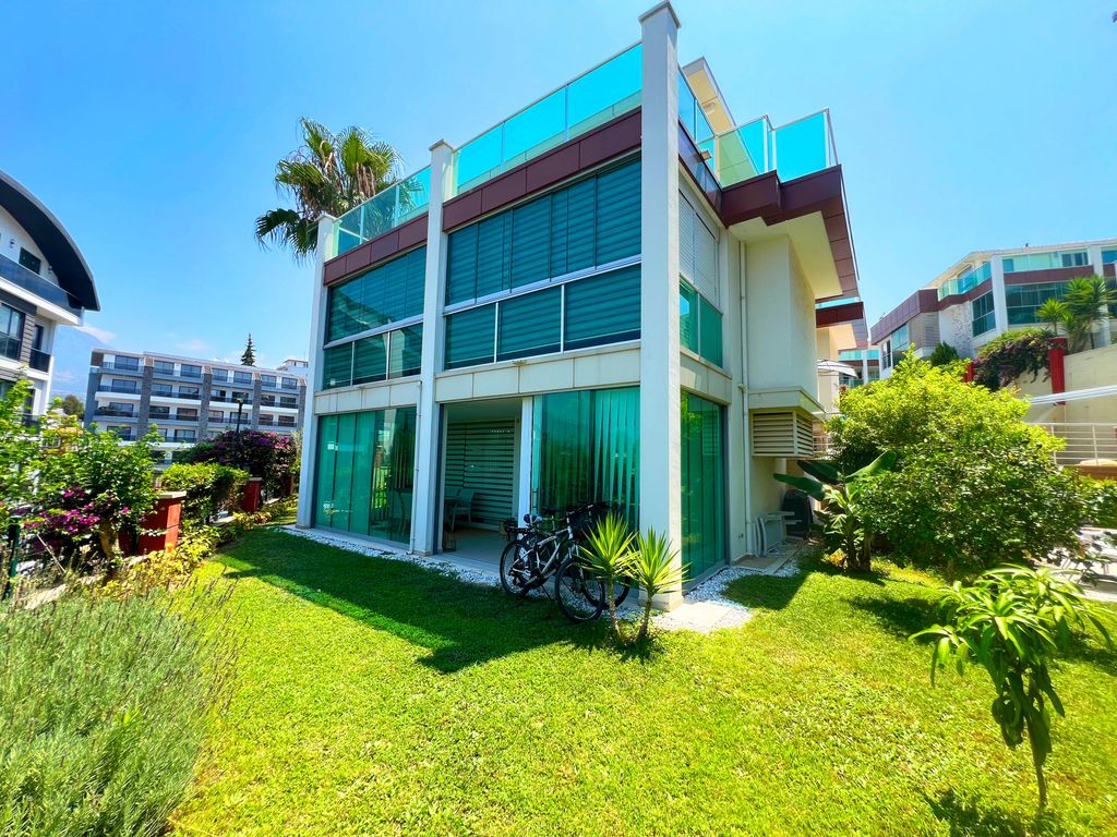Property photo 2 of 26 Penthouse In Kargicak, Alanya For Sale - Main View Of The Apartment Building