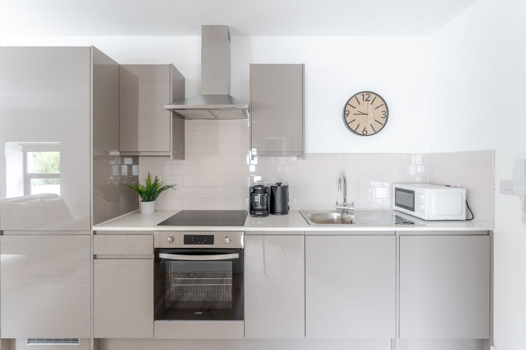 Property photo 2 of 11 02