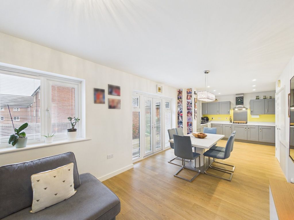 Property photo 2 of 19 Picture No. 13