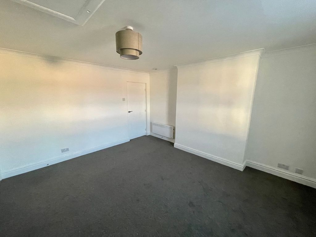 Property photo 3 of 7 Lounge