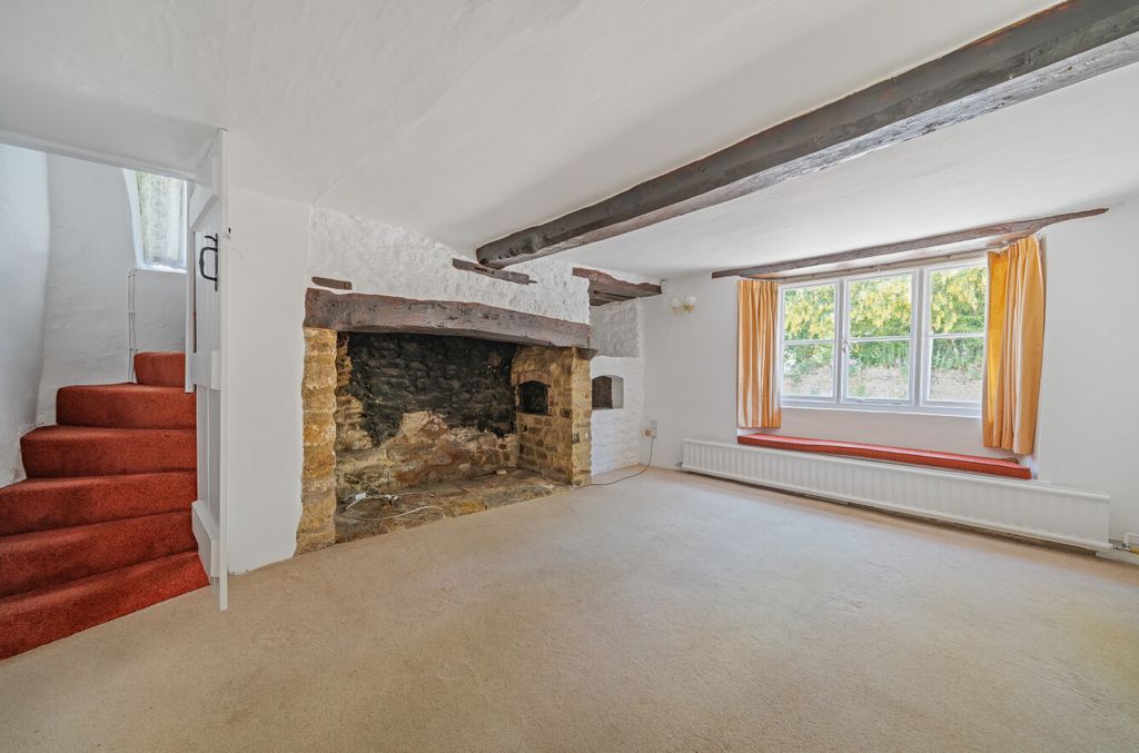 Property photo 2 of 14 Sitting Room